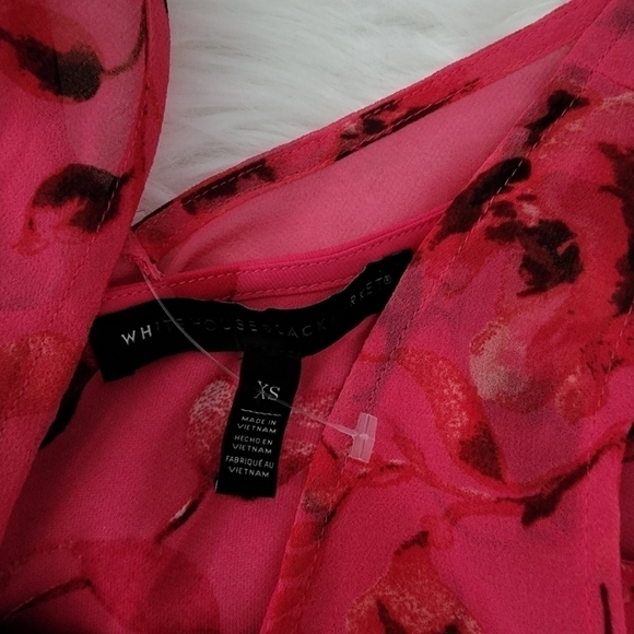 white house black market double layered floral sleeveless blouse. Size xsmall. N - Picture 7 of 7